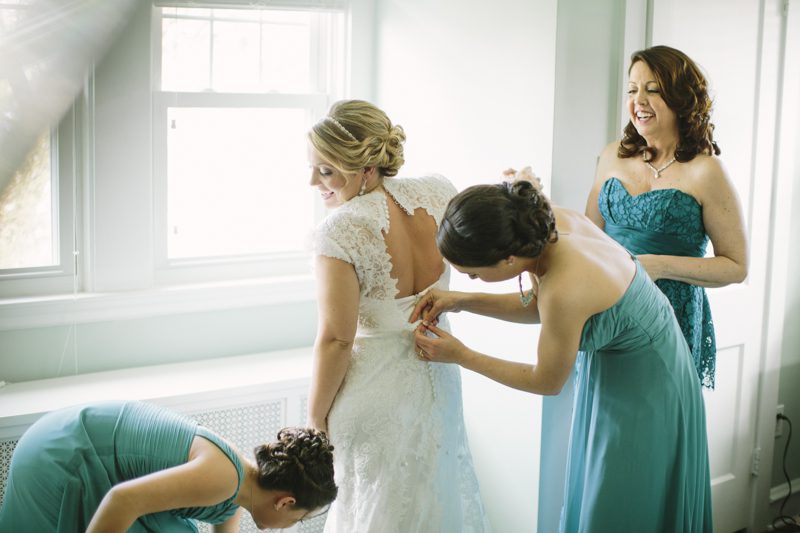 villanova-philadelphia-wedding-photographer-bride-getting-ready-11