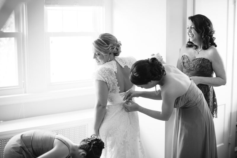 villanova-philadelphia-wedding-photographer-bride-getting-ready-12